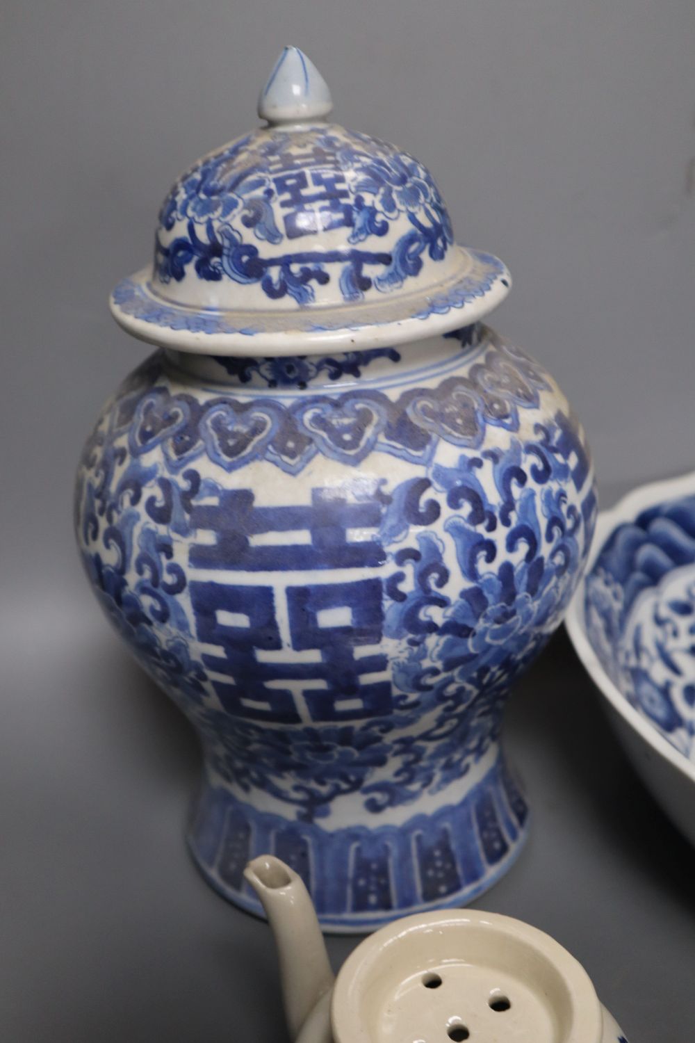 A group of Asian ceramics including a Kangxi blue and white cup and a pair of Chinese enamelled oval scalloped shaped dishes, 26cm (11)
